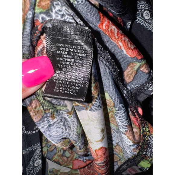 Women's Unique Spectrum Knit Black Red Floral Blouse XL​ - Picture 5 of 8